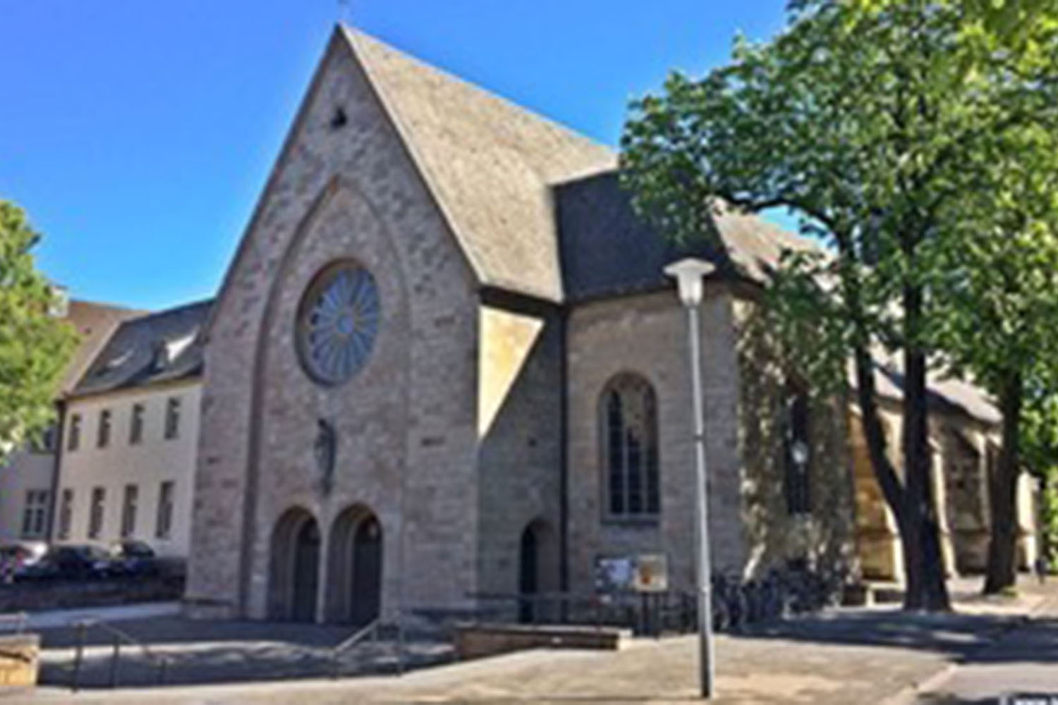 Pfarrkirche-Agnes_Außenansicht Außenansicht der Pfarrkriche St. Agnes