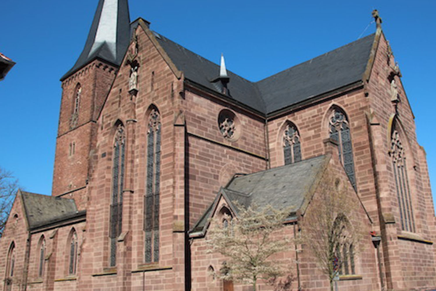 Außenansicht der St. Marien Pfarrkirche